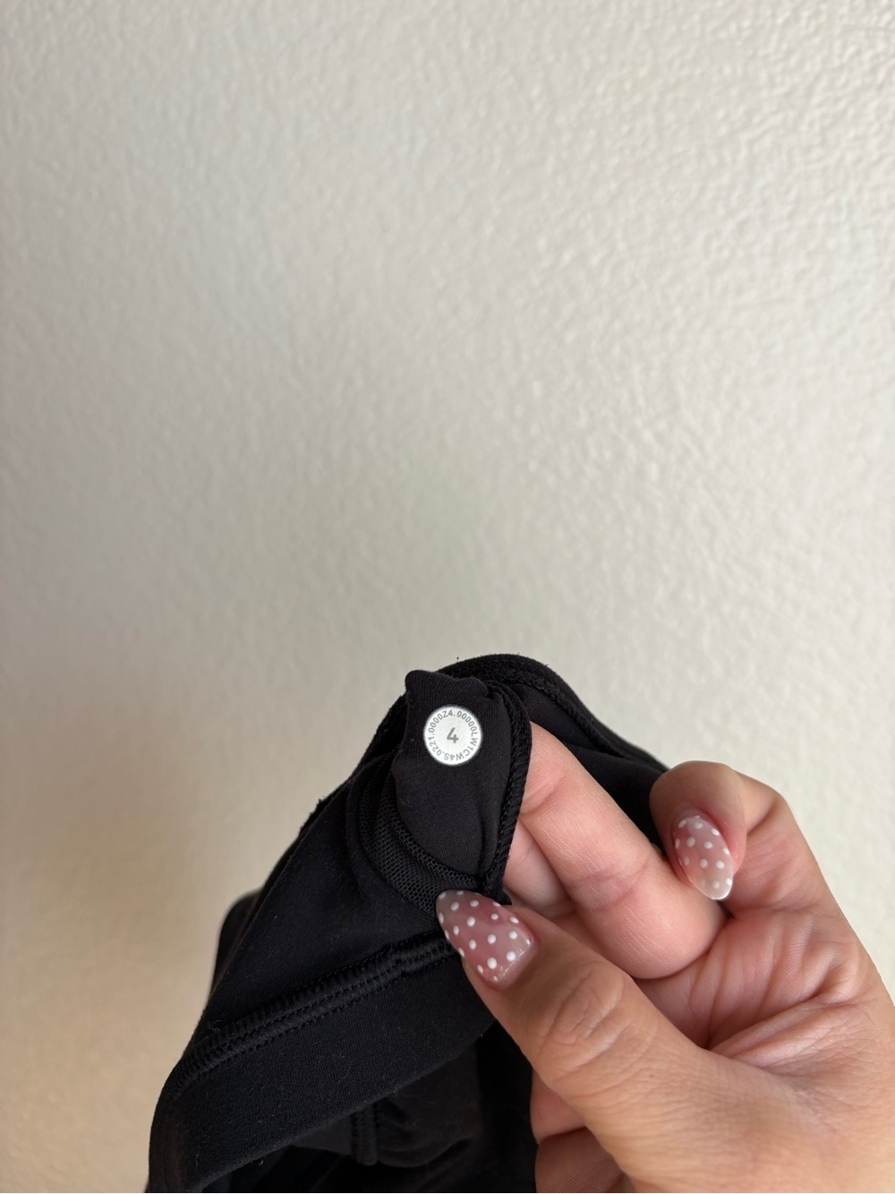 lululemon athletica women’s Black Crop Tank - Picture 4 of 4